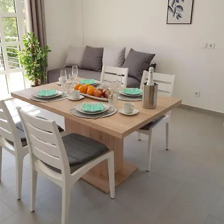 Apartment Maslina *