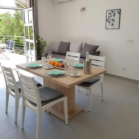 Apartment Maslina *